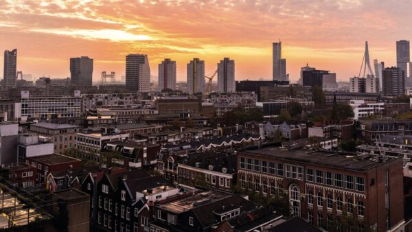 De gemeente Rotterdam wordt voor 2050 aardgasvrij. Hiervoor wordt een wijkaanpak gemaakt. Daarvoor wilde de gemeente inzicht krijgen in wat inwoners belangrijk vinden om rekening mee te houden. Met deze PWE-raadpleging werd onderzocht hoe inwoners principes rondom het bepalen van de volgorde van wijken prioriteren.