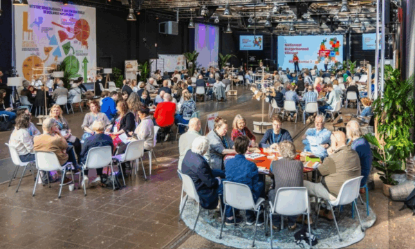 Het Nationaal Burgerberaad Klimaat is door het kabinet en de Tweede Kamer gevraagd om advies te geven over de vraag: hoe kunnen we als Nederland eten, spullen gebruiken én reizen op een manier die beter is voor het klimaat? Om het Nationaal Burgerberaad Klimaat te helpen met het opstellen van zijn advies, is er een raadpleging gedaan waarin inwoners van Nederland konden meedenken met het Nationaal Burgerberaad Klimaat. Bijna 36.000 mensen dachten mee.