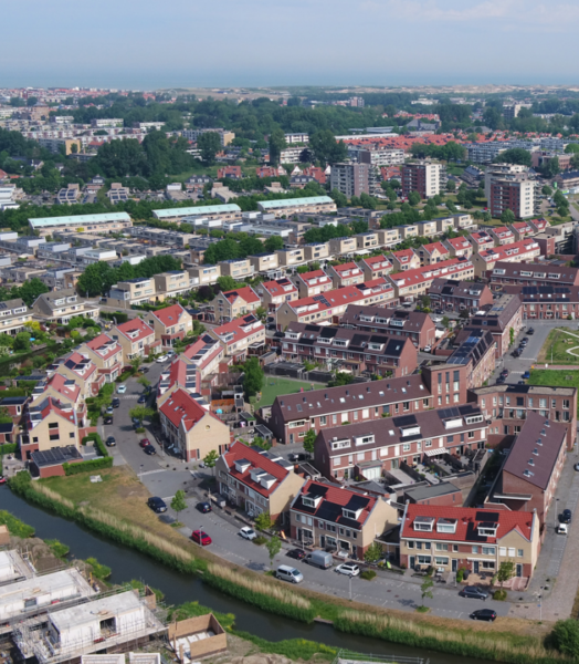 In Katwijk dachten 1.346 inwoners en 249 jongeren mee over hoe de schaarse ruimte in de gemeente het beste kan worden ingericht. Omdat niet alles overal mogelijk is, wil de gemeente inzicht krijgen in de voorkeuren van inwoners en ondernemers om betere keuzes voor de toekomst te maken. We onderzochten dit met een PWE-onderzoek, waarbij ook jongeren actief zijn betrokken via een pilot met DebatUnie.