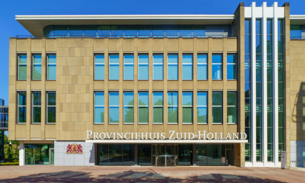 Provincie Zuid-Holland wil weten welke onderwerpen inwoners een goed onderwerp vinden voor een Burgerberaad. Wonen wordt door de meeste inwoners spontaan genoemd. Van een lijst van zeven voorgeselecteerde onderwerpen krijgt ‘Eisen aan nieuwbouwprojecten en hun bereikbaarheid in Zuid-Holland’ gemiddeld het meeste prioriteit.