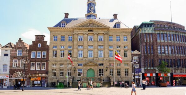 De gemeente ’s-Hertogenbosch heeft het voornemen om een opvanglocatie voor 50 minderjarige asielzoekers tussen 15 en 18 jaar oud (AMV’ers) te realiseren in Engelen. Alle inwoners van het gebied rondom de voorgenomen locatie konden hun mening via een PWE-raadpleging.